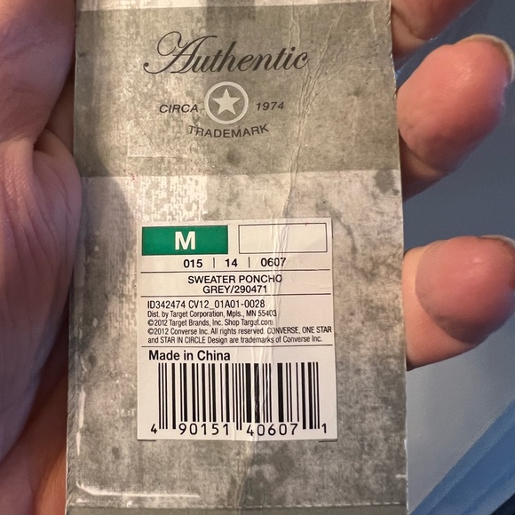 NWT Converse one star gray pullover sweater with cascade bottom. Size M - Picture 8 of 10